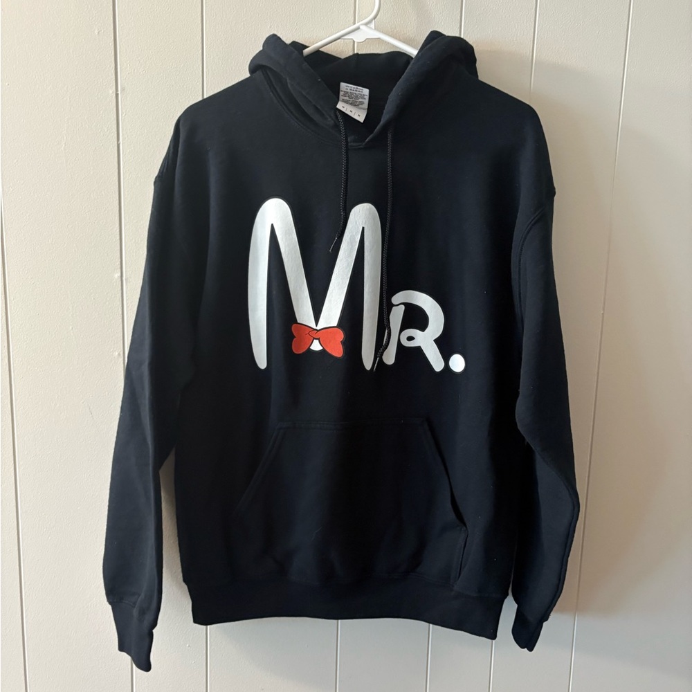 Disney Gildan Black and Red Sweatshirt Hoodie Mens Medium Mr. world land fan